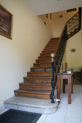 La Estación Astur, escalera de acceso a los apartamentos
